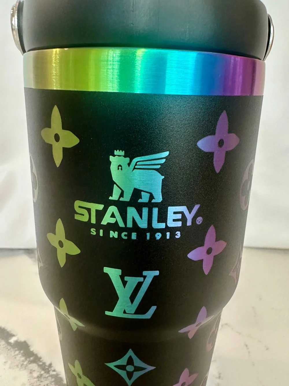 Stanley LV Style 20 oz Flip Straw Tumbler Black Oil Slick Rainbow - Picture 5 of 6